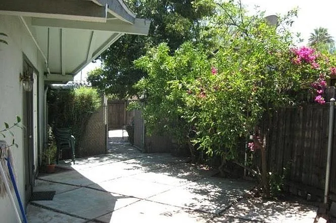 20617 Archwood St — Photo 10