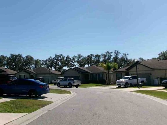 Exterior Neighborhood (street photo)