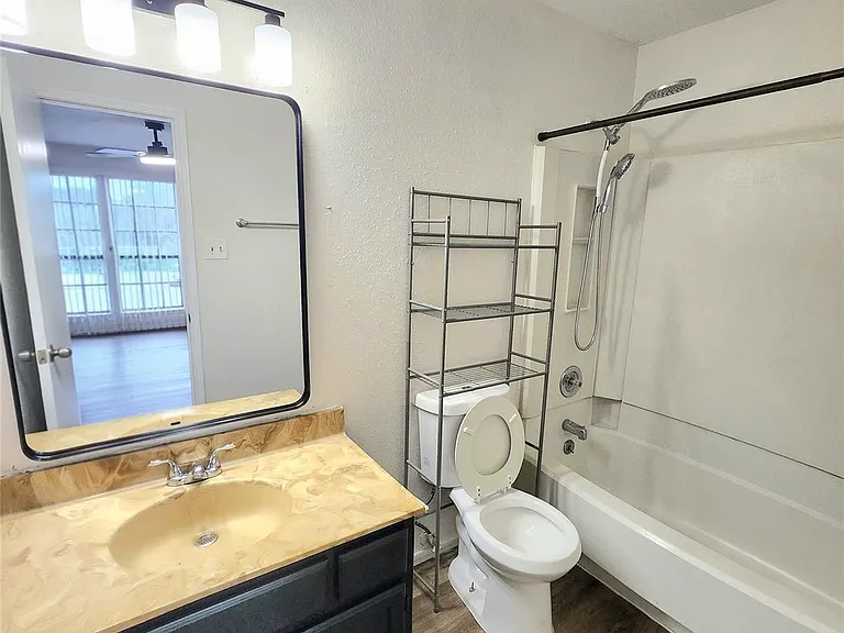 10047 Emerald Creek Dr — Photo 19