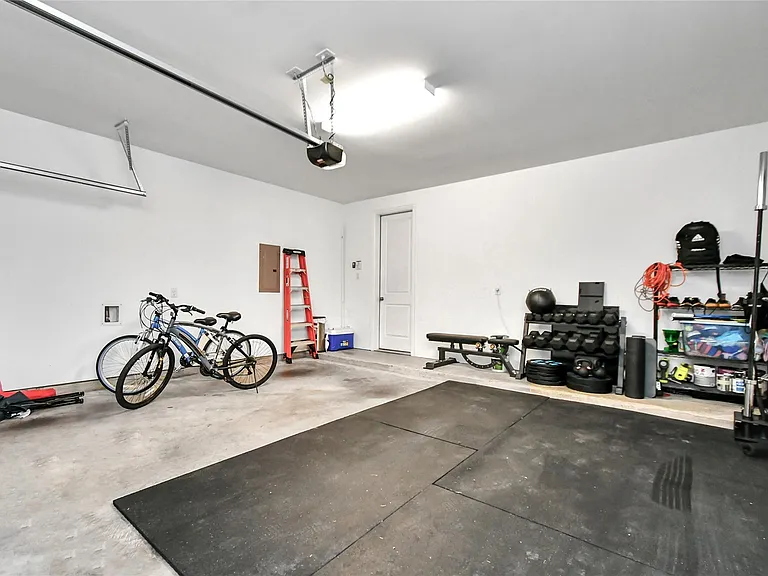 11012 Mikula Dr — Photo 29