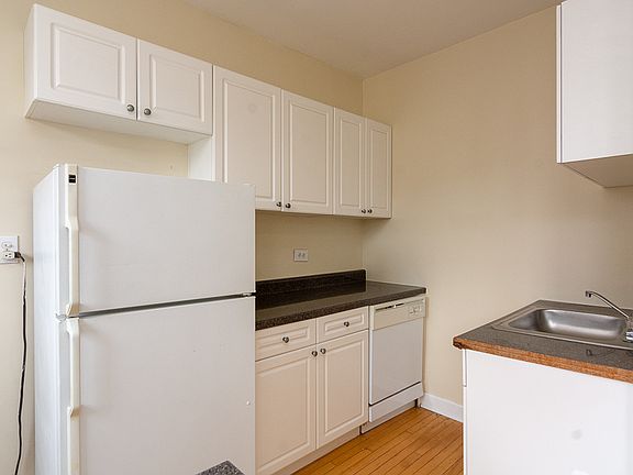 3rd image of 554 W Aldine Ave APT 2W