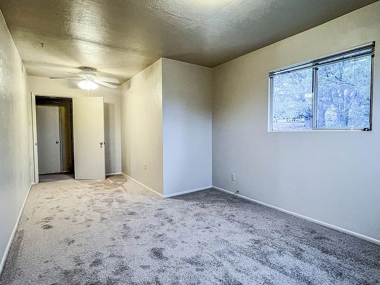 550 Eastwood Pl — Photo 12