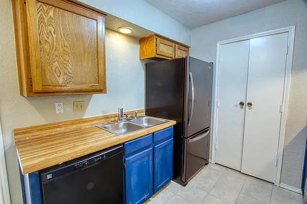 2402 Summer Place Dr — Photo 32