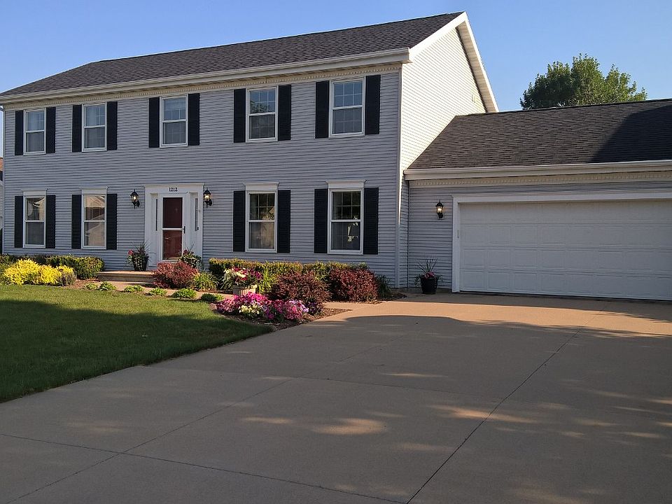 2nd image of 1212 W Woodstone Dr