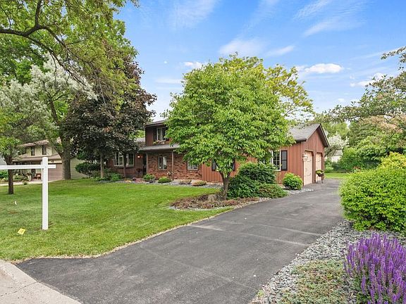 4th image of 2737 Riviera Dr N