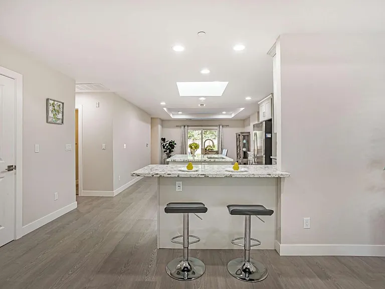 489 Clifton Ave — Photo 13