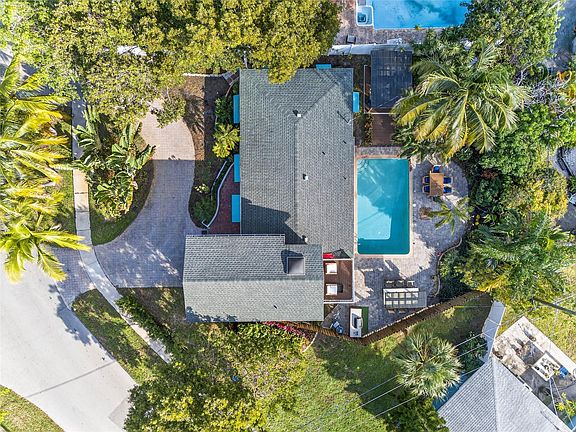 2nd image of 40 SW 9th Court