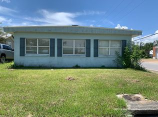 108 N 2nd St, Wewahitchka, FL 32465