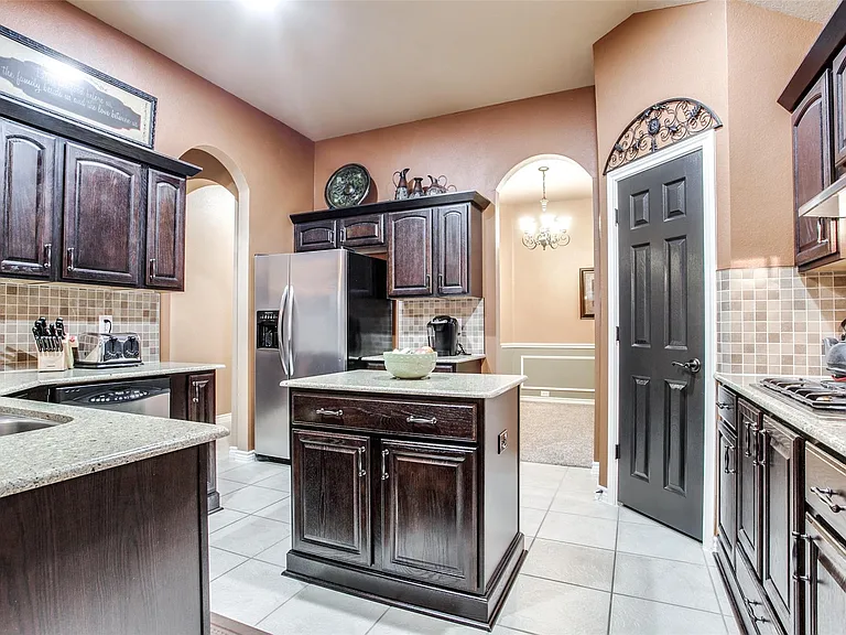 2318 Sparrow Dr — Photo 9