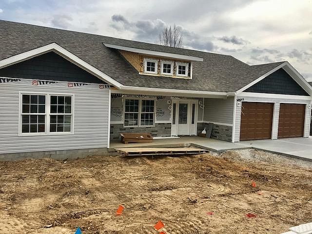 1st image of 726 N Abigail Ln