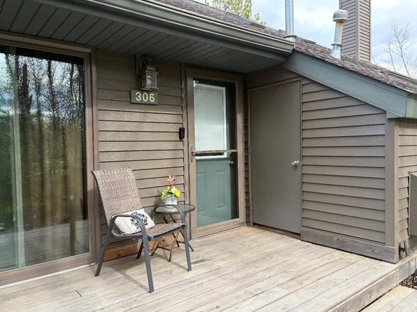 306 Quadna Mountain Rd, Hill City, MN 55748