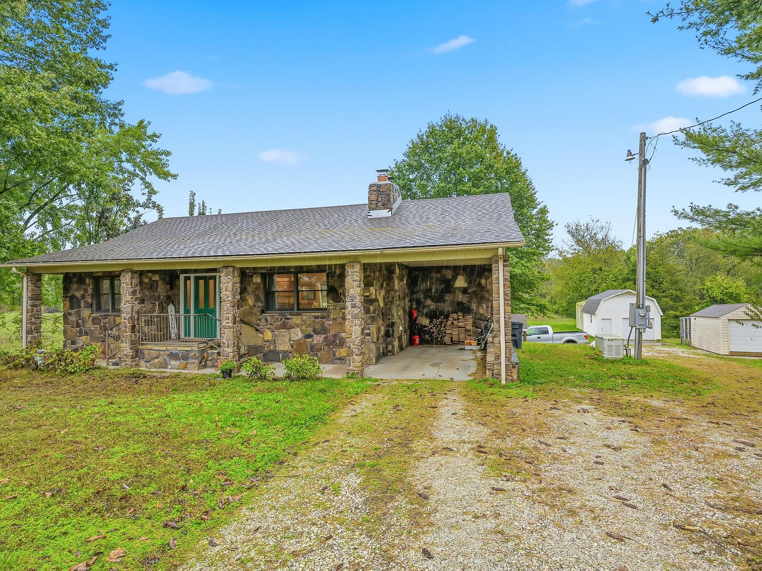 8449 Goldfinch Road, Neosho, MO 64850 | Zillow