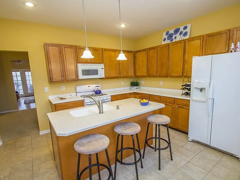 8430 Chester Pkwy — Photo 12