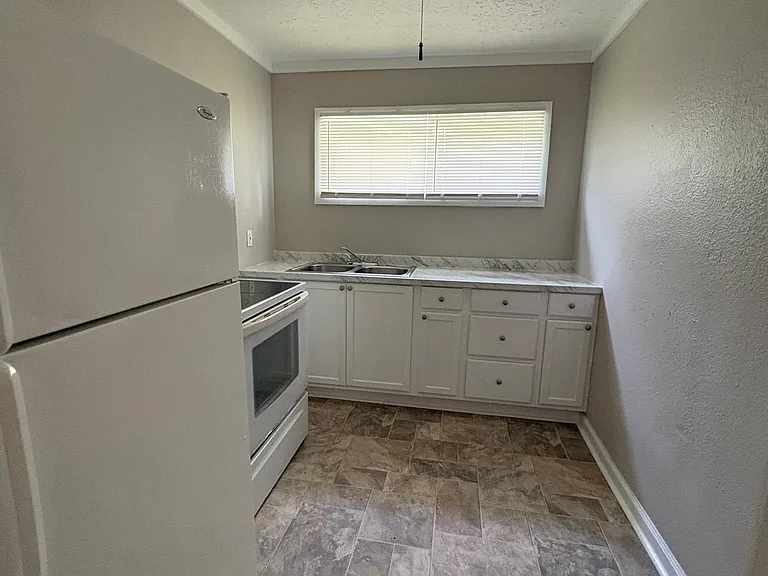 108 Hoyt Ln #108 — Photo 3