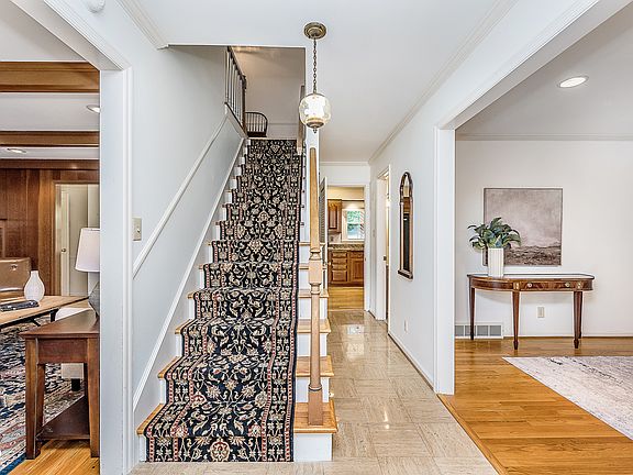 4th image of 535 W 77th St N