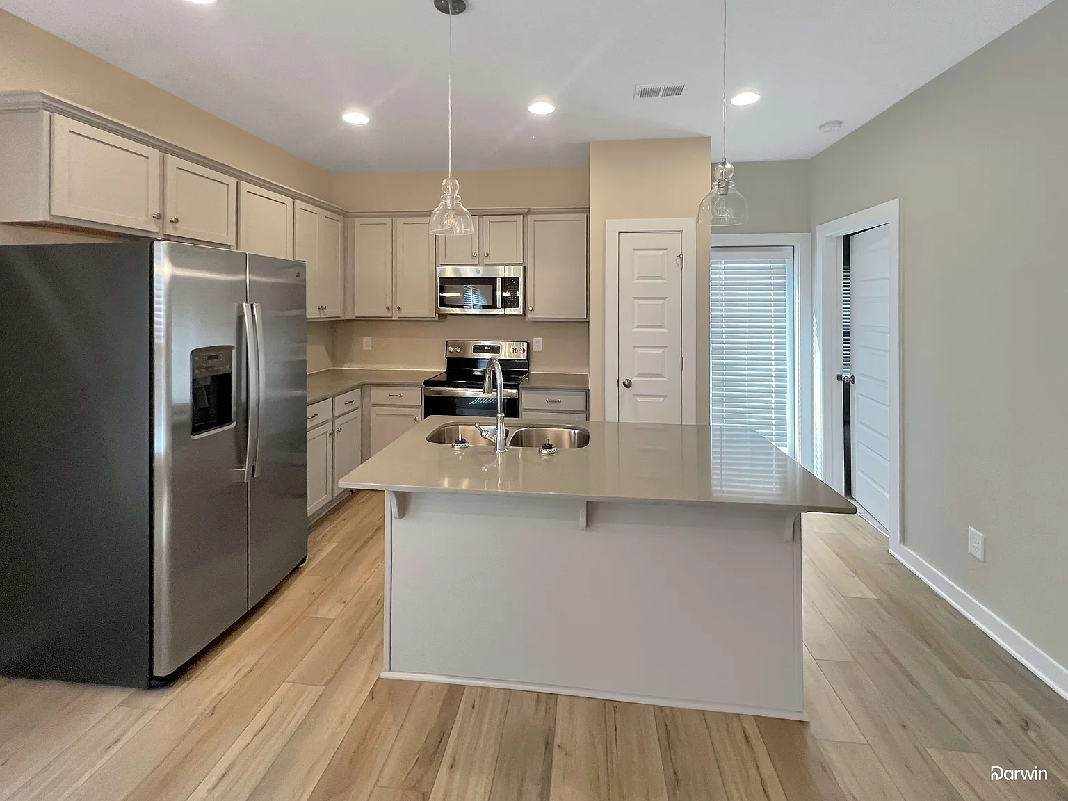 4 bed, 2.0 bath, 1238 sqft, $1,665 — Photo 2