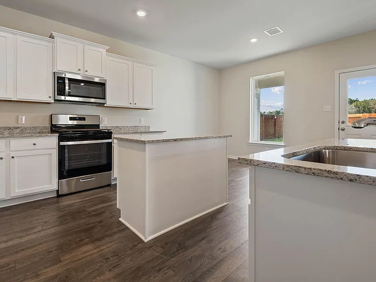 15870 Berry Hill Dr — Photo 8