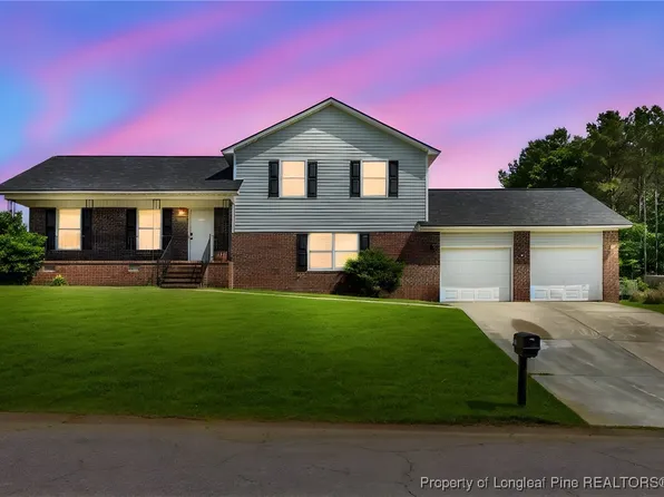 7140 Woodmark Dr, Fayetteville, NC 28314