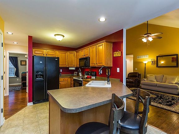 3rd image of 208 Leann Ln