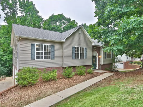 2326 39th Avenue Ct NE, Hickory, NC 28601