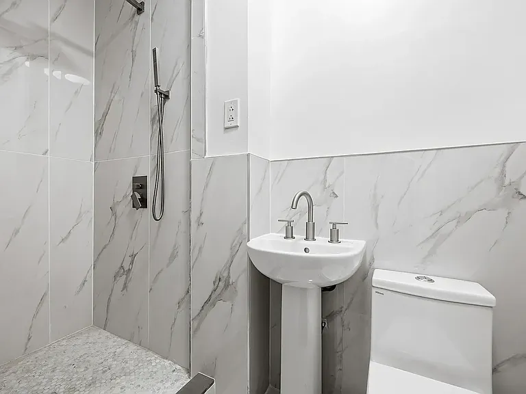 964 Madison St #2C — Photo 7
