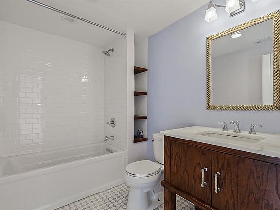 5th image of 3219 Mockingbird Ln