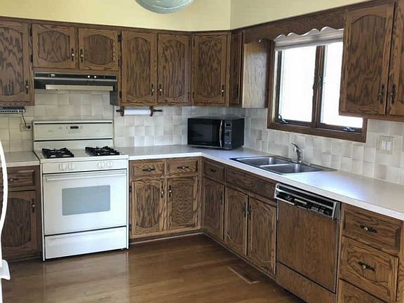 3rd image of 16W623 87th St #1