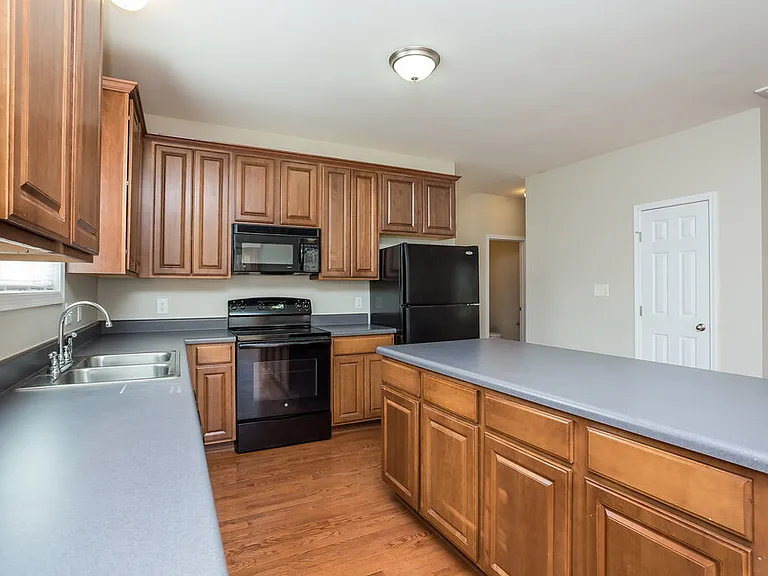 200 Willowbrook Cir — Photo 7