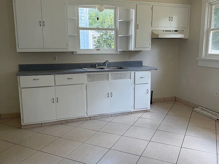 1128 Highland Ave — Photo 6