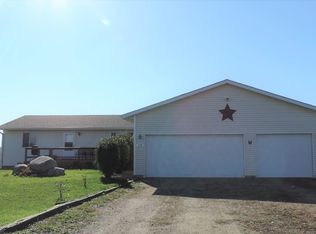 128 Hackberry Ln, Yankton, SD 57078