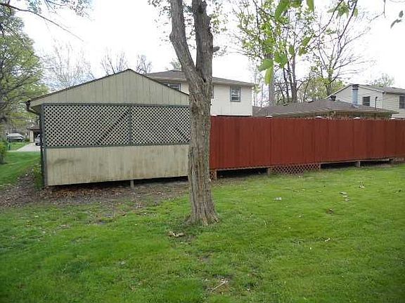2nd image of 32 Fairlane Dr