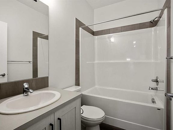 5th image of 223 E Savanna Way NE