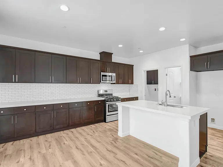504 Villa Way — Photo 7
