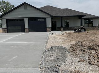 5322 Thornridge Ct, Jefferson City, MO 65109