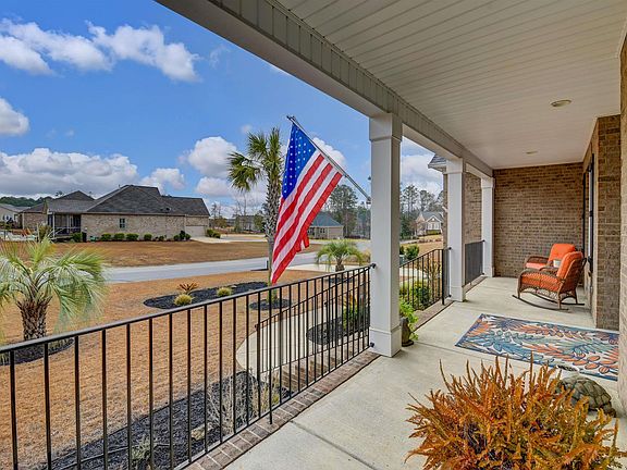 4th image of 175 Autumn Dr