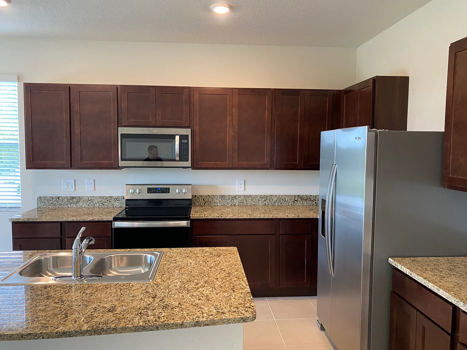 3 bed, 2.5 bath, 1758 sqft, $3,176 — Photo 4