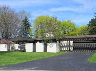 2990 Briarcliff Dr, East Lansing, MI 48823