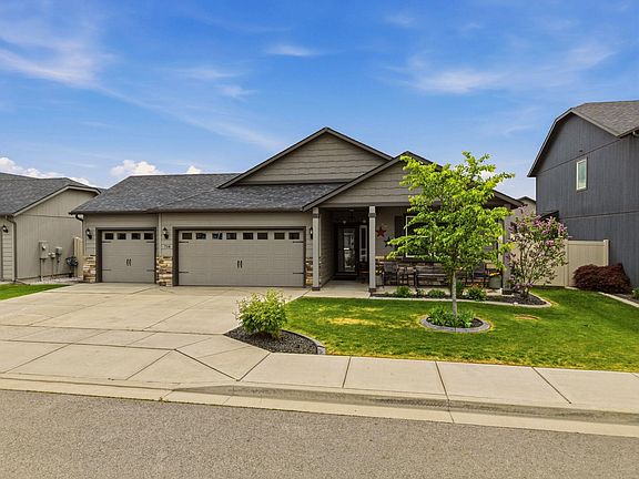 2nd image of 716 Osprey Dr