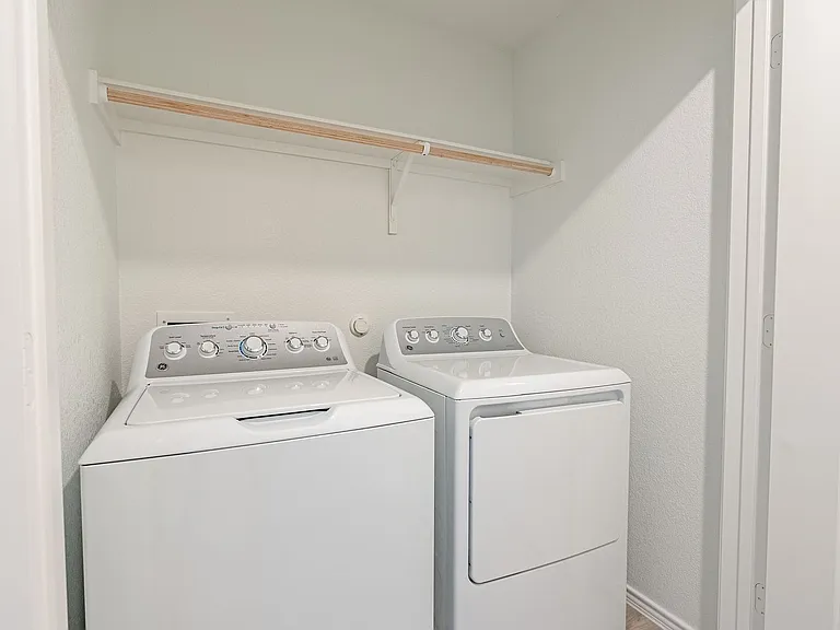 240 Sambre St — Photo 15
