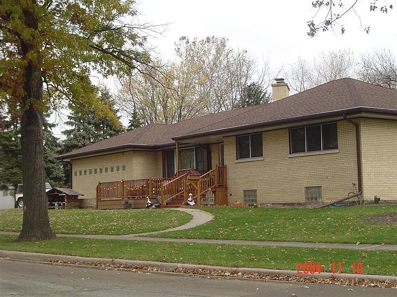 1st image of 909 S Cornell Ave
