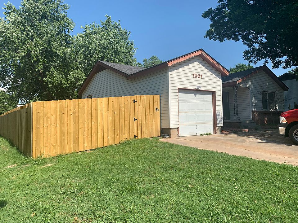 New privacy fence & roof 