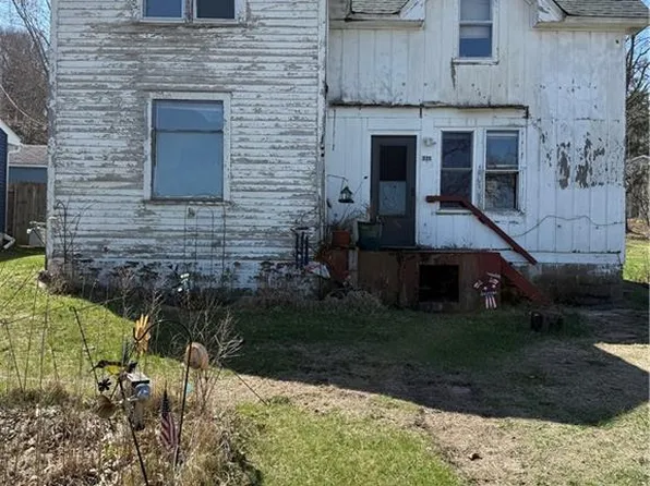 325 East Race Street, Elmwood, WI 54740