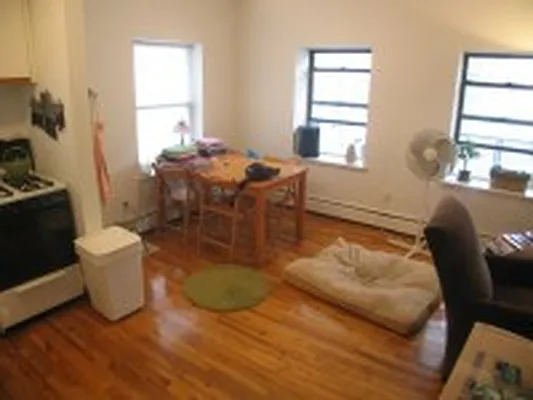 Rented by DSA Realty | media 72