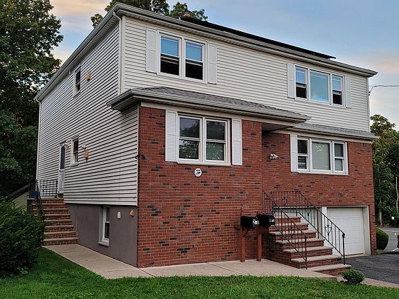 Side entrance to 2nd floor