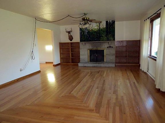 2nd image of 122 Kerry Ln