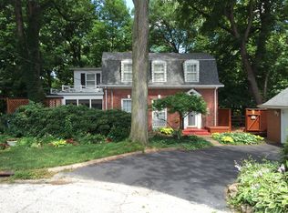2201 Barnard Ct, Moline, IL 61265