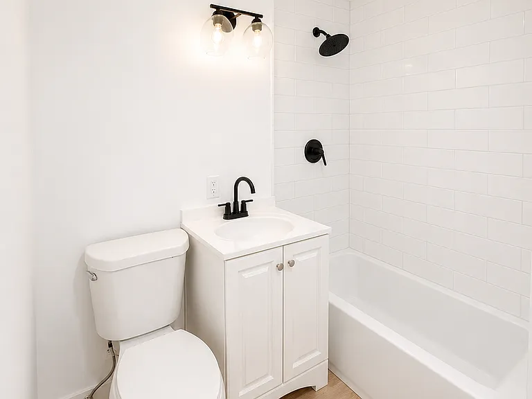 320 S Princeton Ave — Photo 8