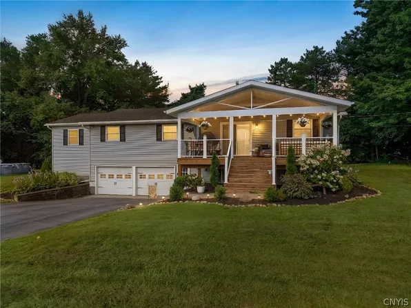 3546 Honeysuckle Rd, Auburn, NY 13021