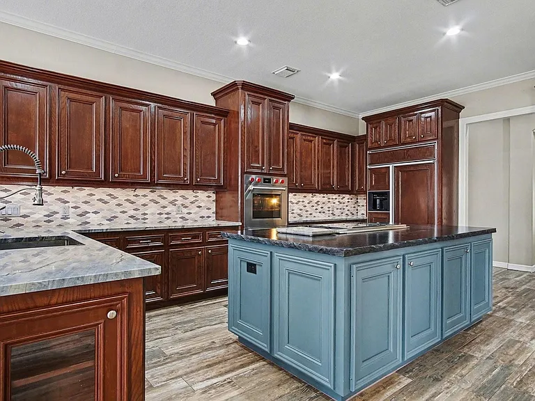 15569 Crown Oaks Dr — Photo 13