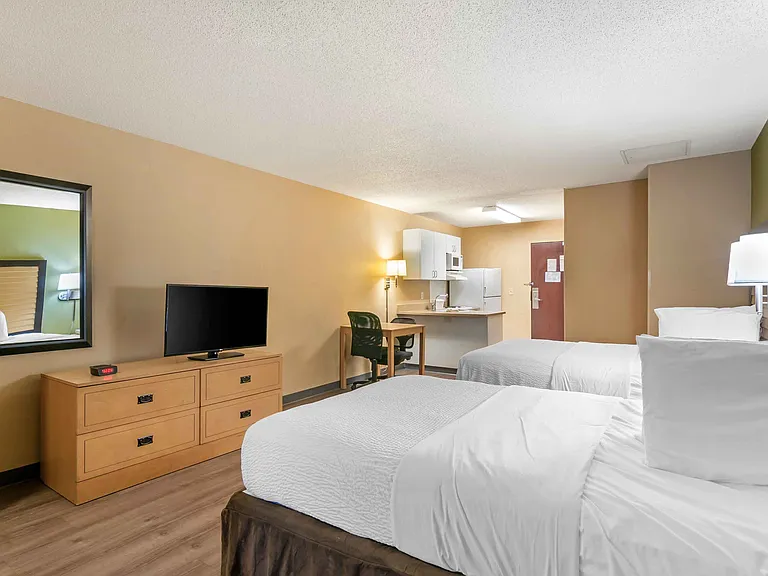 Studio Suite - 2 Full Beds